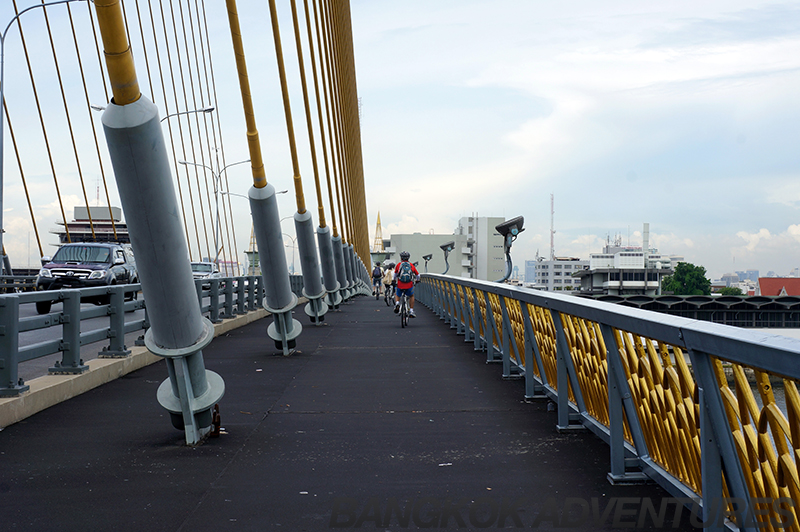 Cycling over bridges in Bangkok on Just Nok bike tour