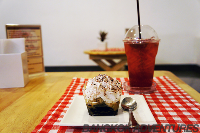 Cake and blueberry soda at Cat Cafe by Dome, Bangkok